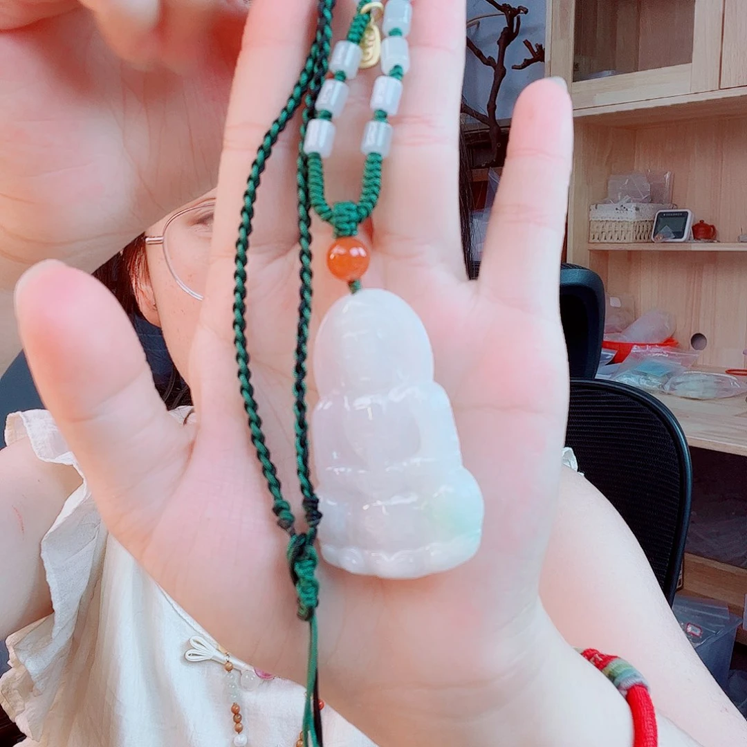 翡翠未镶嵌颈饰观音