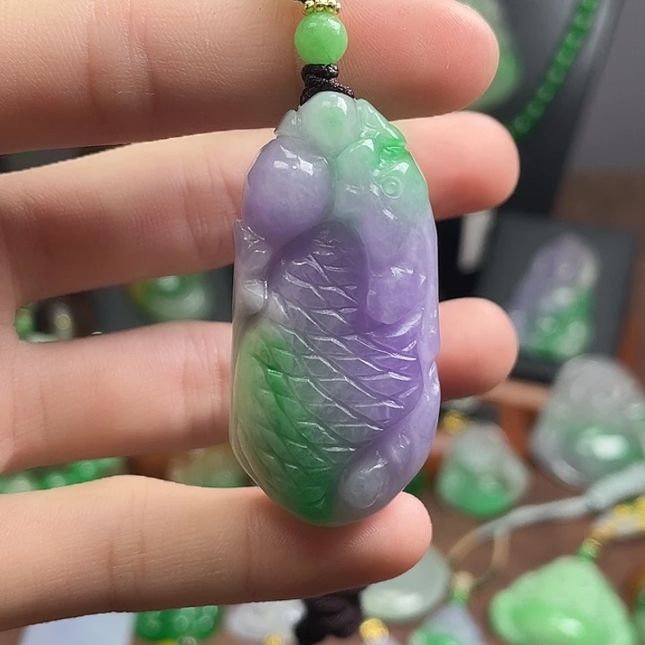 翡翠未镶嵌吊坠(赠链)