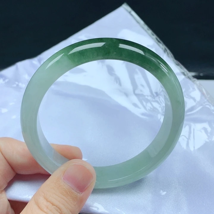 翡翠手镯未镶嵌天然翡翠手镯