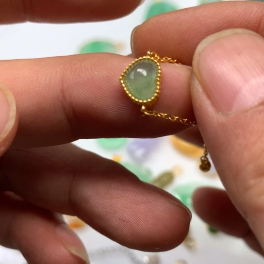 翡翠颈饰未镶嵌翡翠