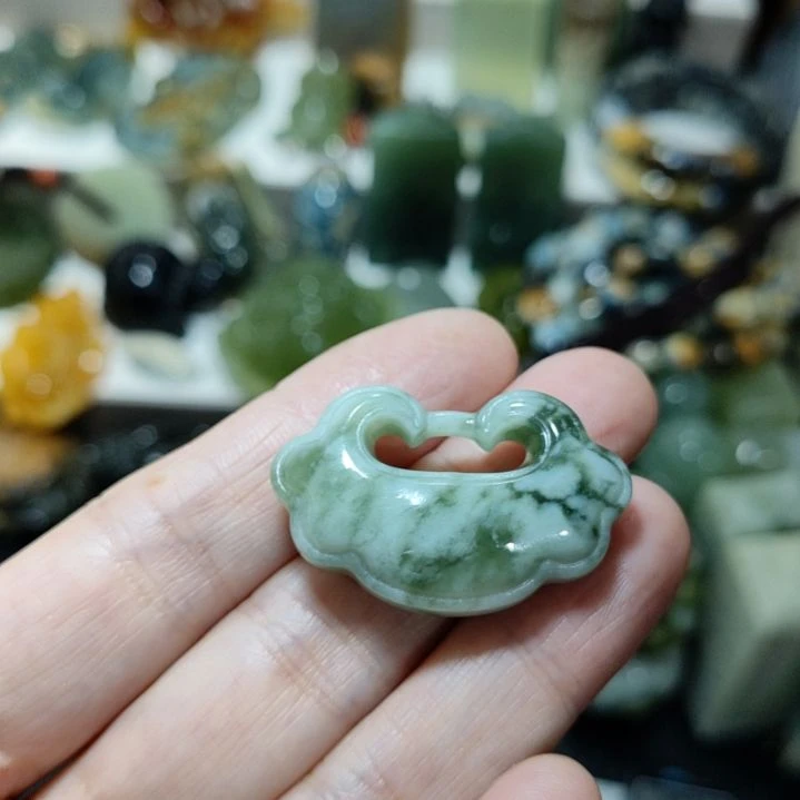 岫玉未镶嵌挂坠款式