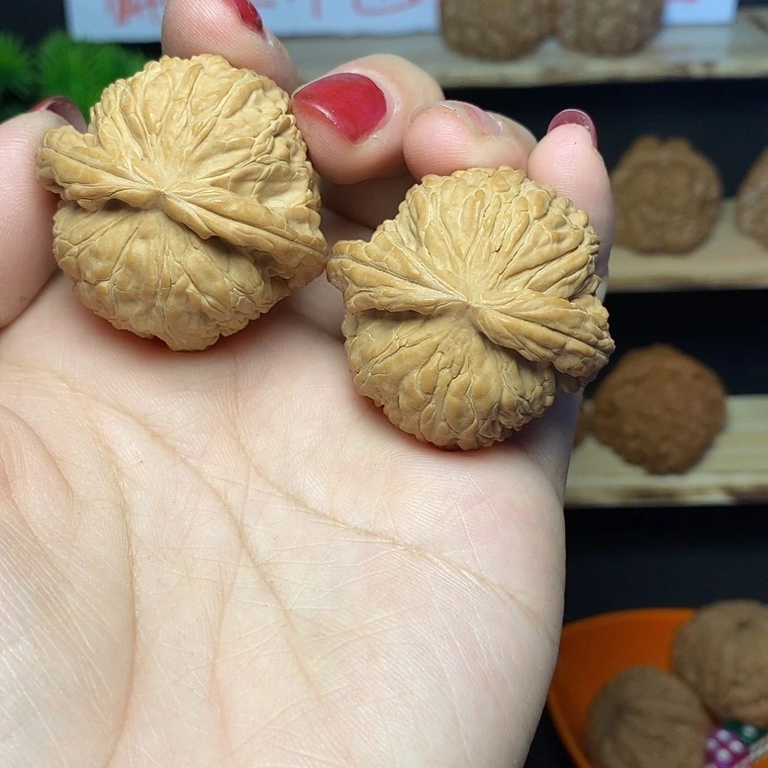 文玩核桃把件张*灵白狮子