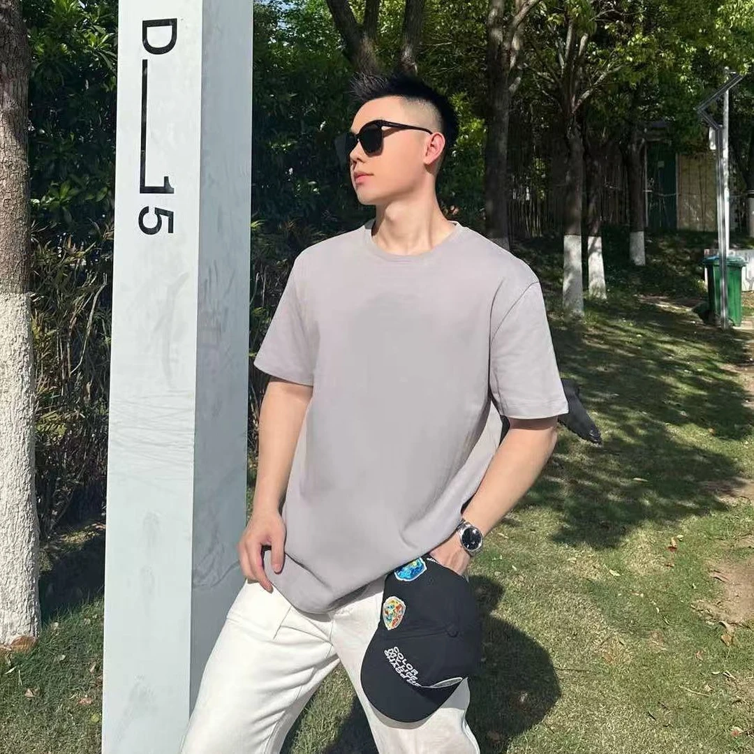 0172377 萝卜胸前图案两色短袖