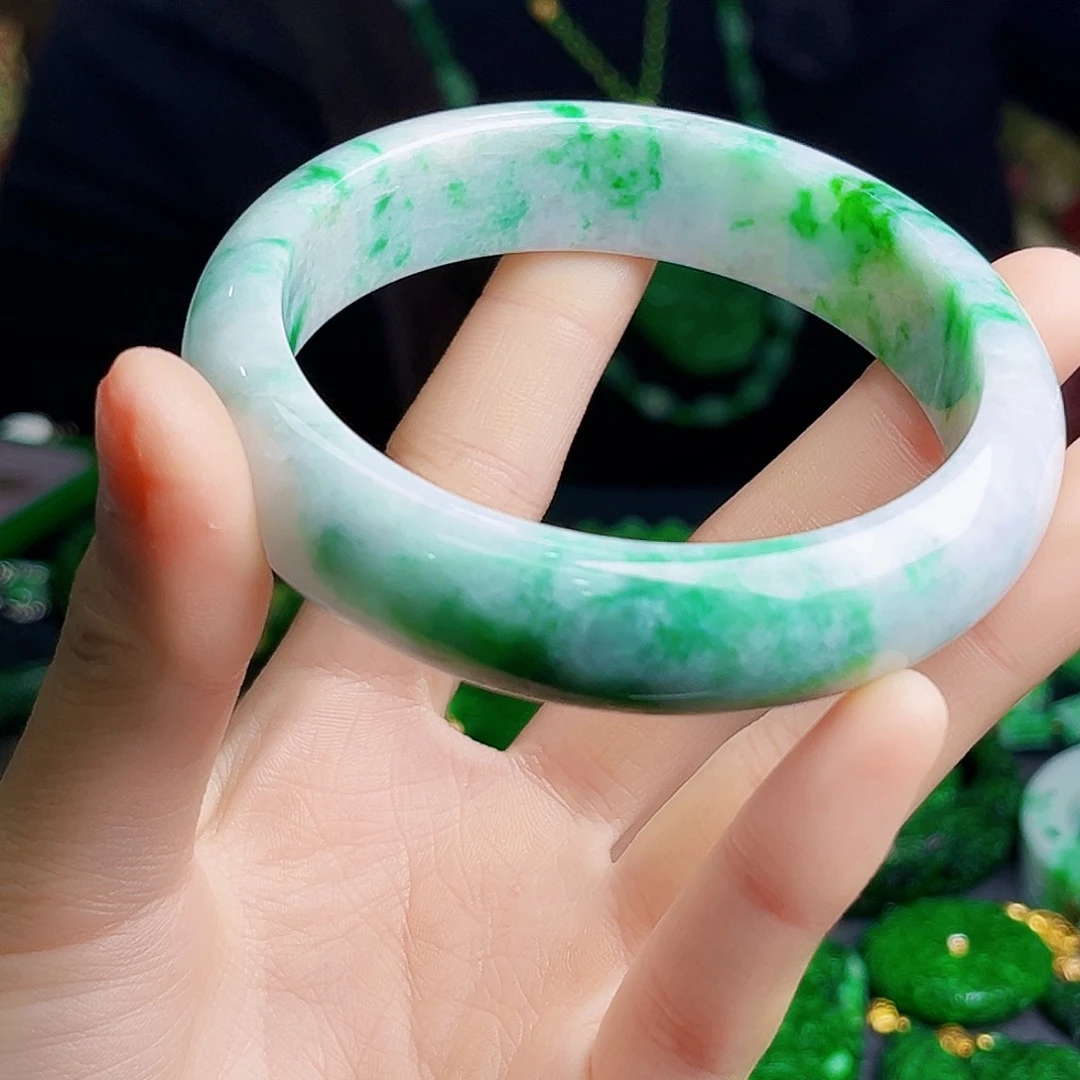 未镶嵌手镯翡翠多样性