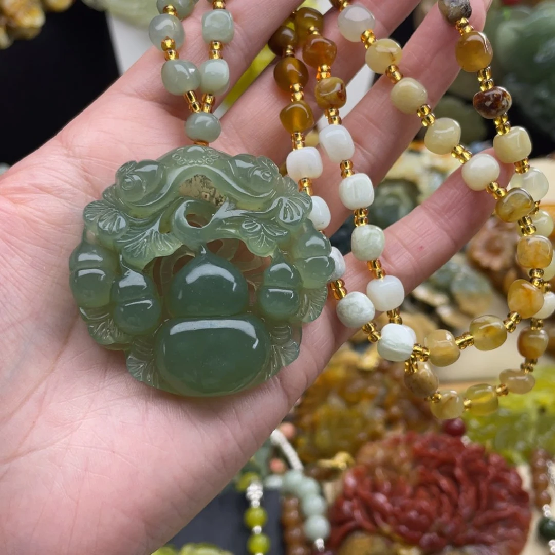 蛇纹石玉未镶嵌颈饰