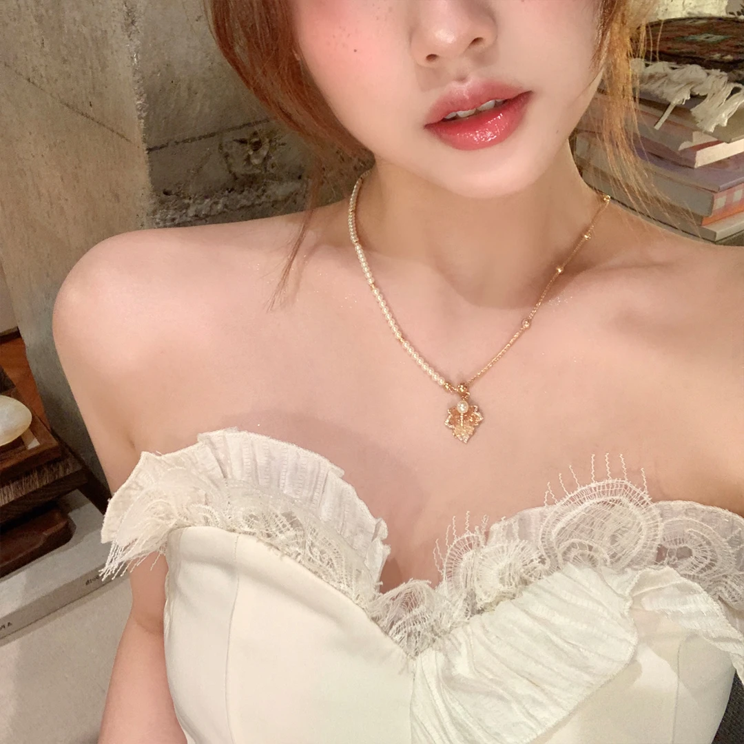 合金吊坠 法式金色渐变枫叶珍珠拼接项链女小众高级感锁骨链配饰