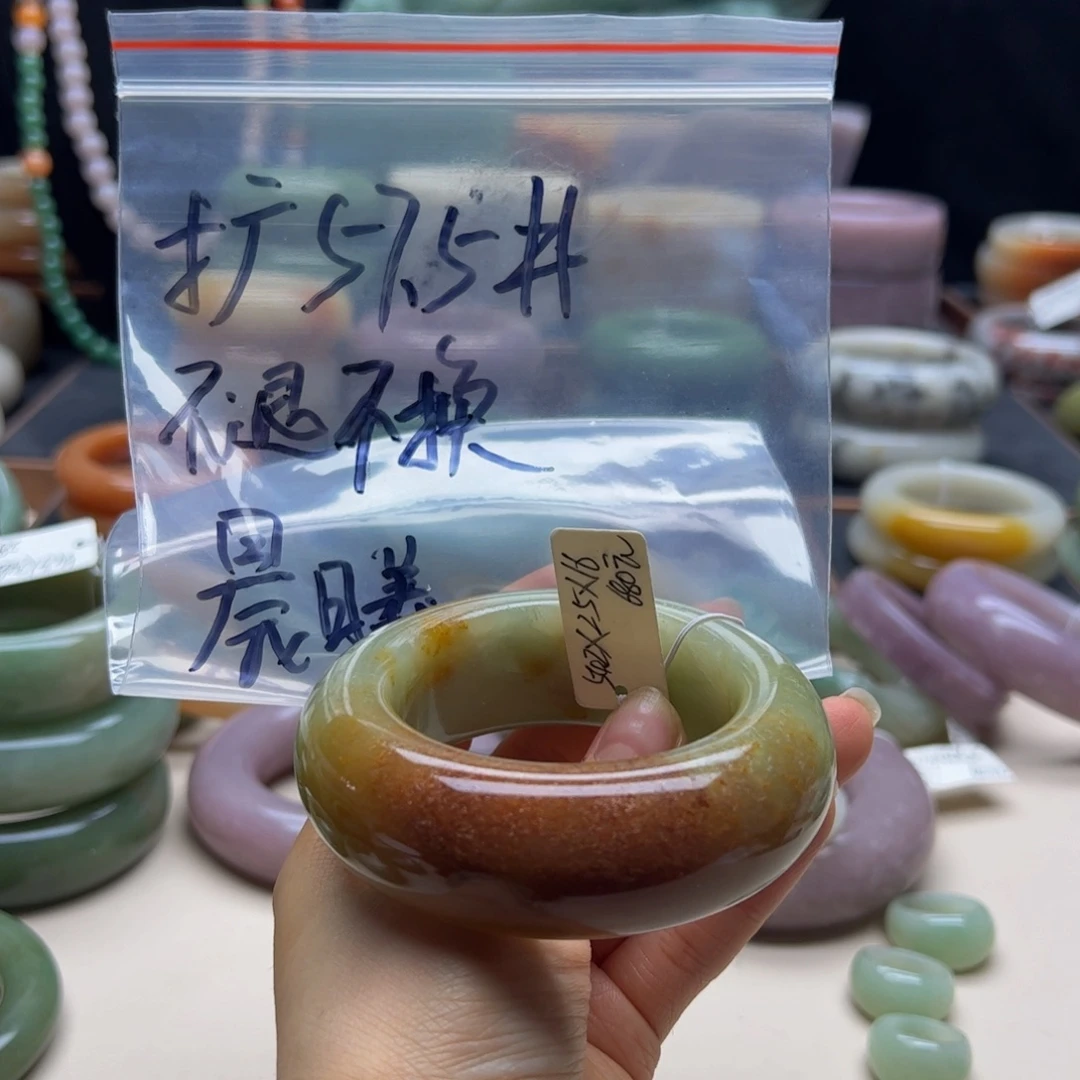 晨***曦石英岩玉未镶嵌手镯