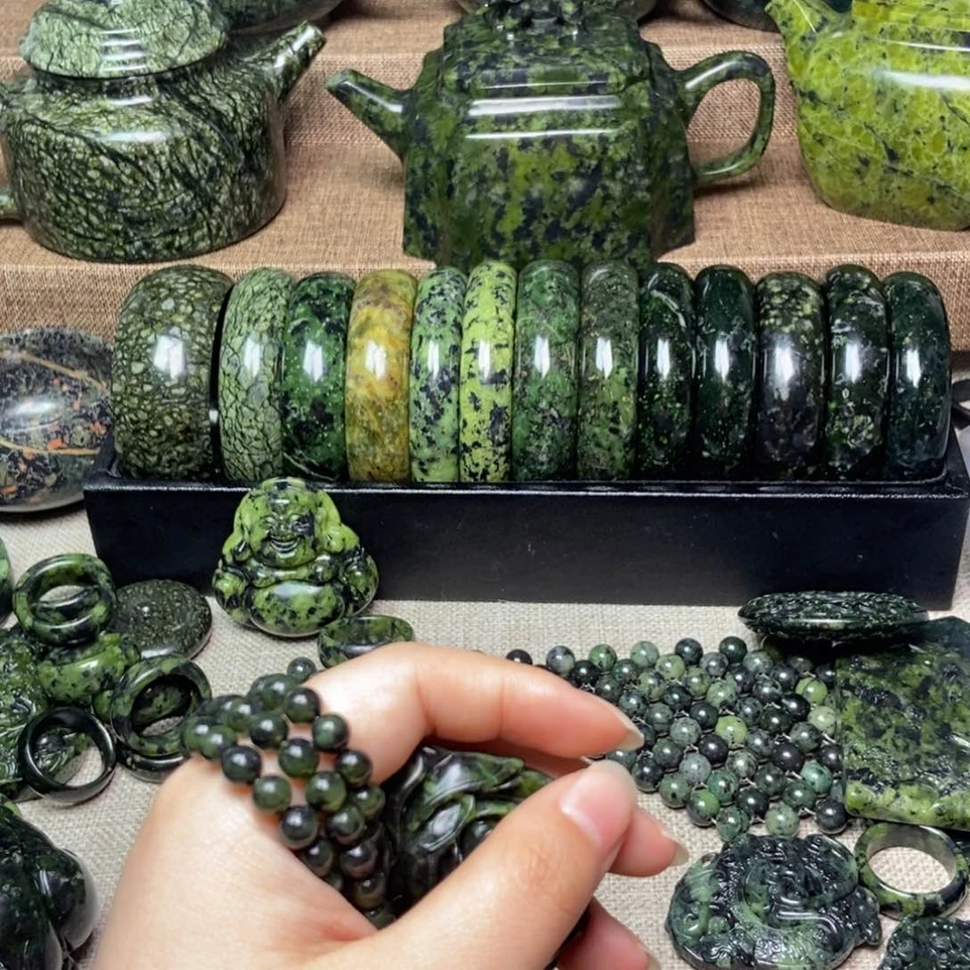 蛇纹石玉颈饰未镶嵌善*