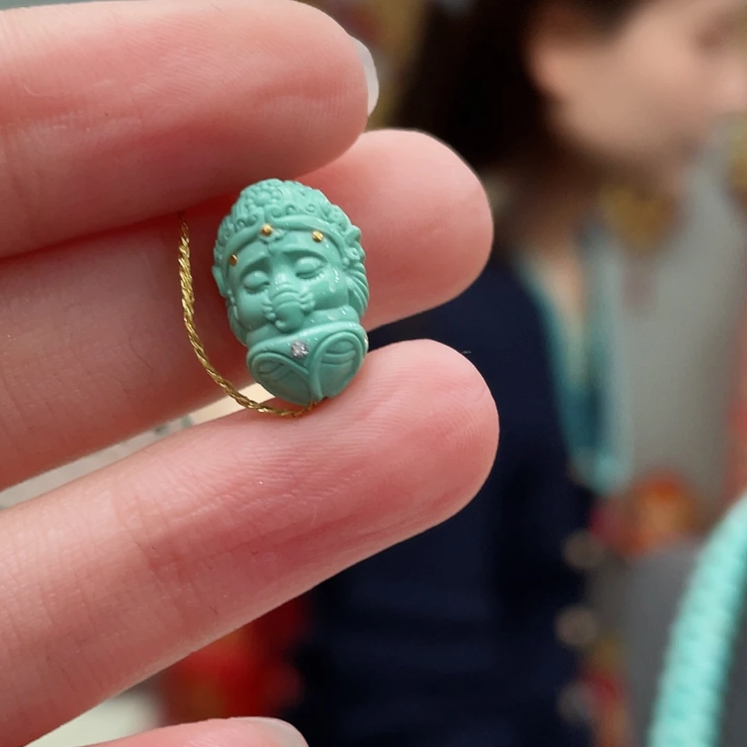 绿松石颈饰未镶嵌