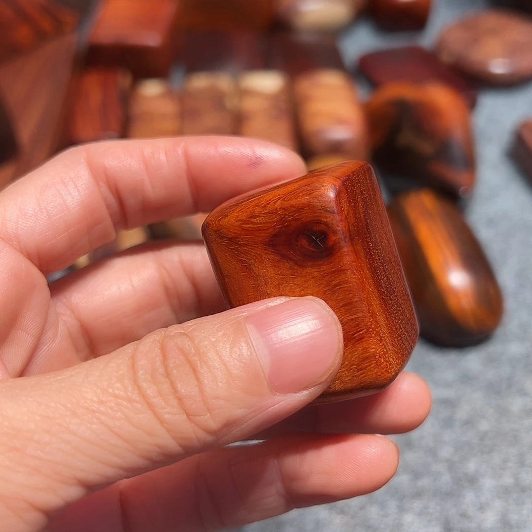 -*** 檀香紫檀（小叶紫檀）