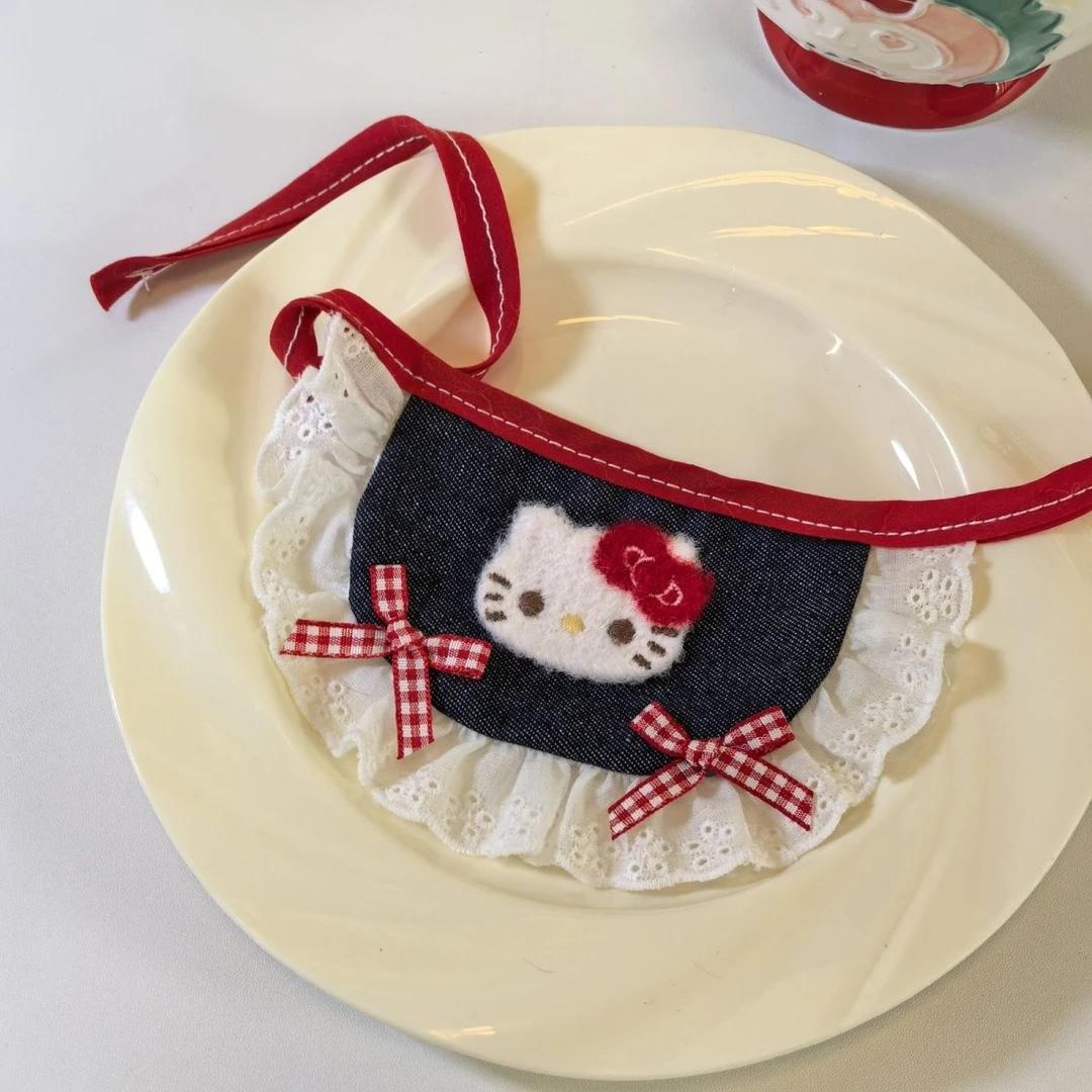 新款三丽鸥宠物娃娃口水巾Kitty猫狗狗猫咪围兜手工可爱蕾丝格子