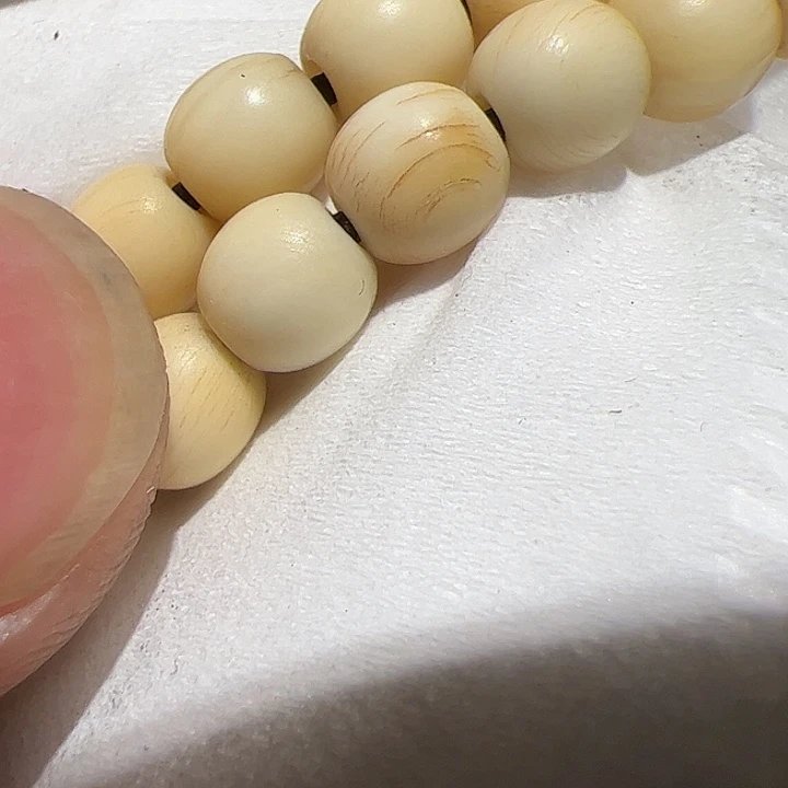 玻璃颈饰在这里的时候