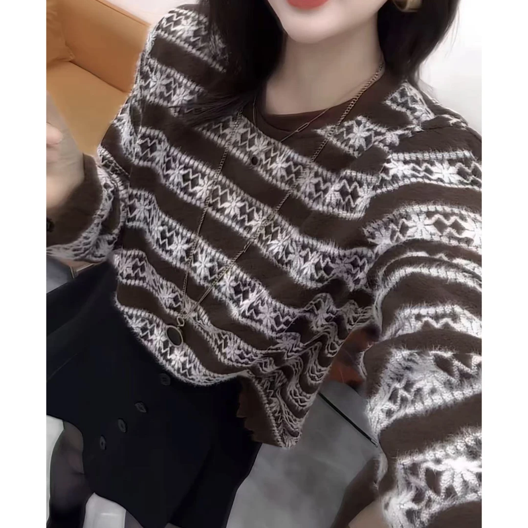 2025冬季新品复古条纹圆领长袖针织衫宽松显瘦百搭条纹长袖上衣