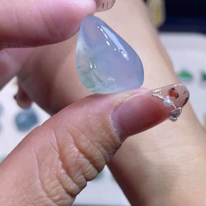 翡翠未镶嵌颈饰随行