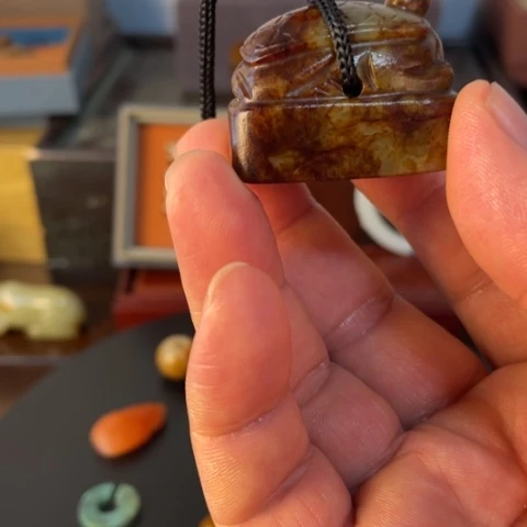 渲***沣和田玉未镶嵌颈饰