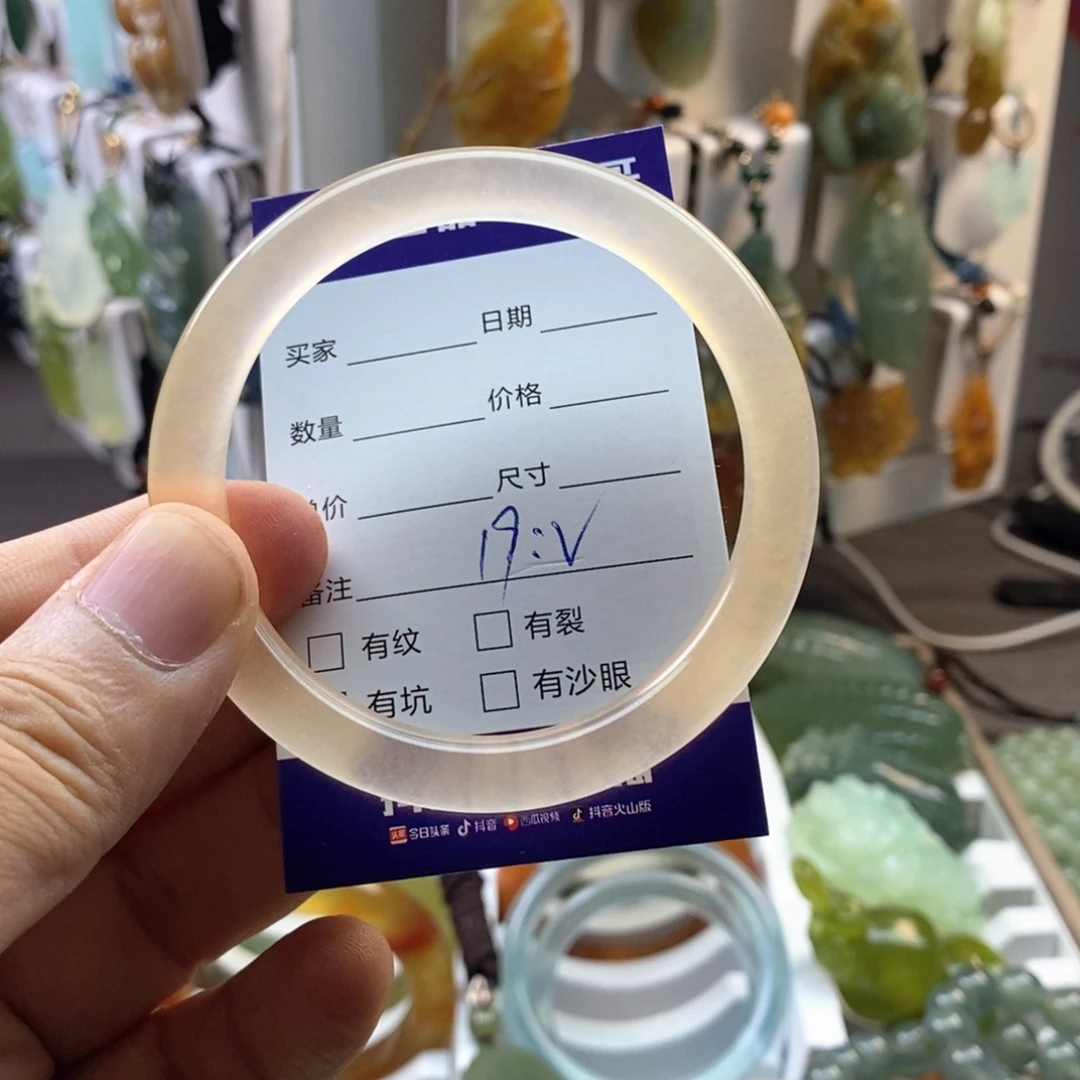 晴***.石英质玉未镶嵌手镯