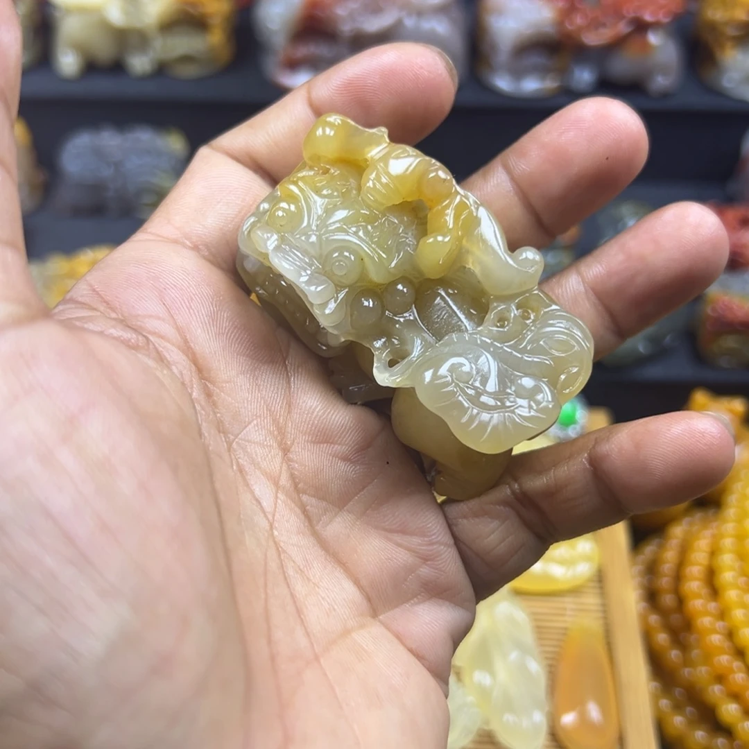 禦***響石英质玉（黄龙玉）未镶嵌颈饰