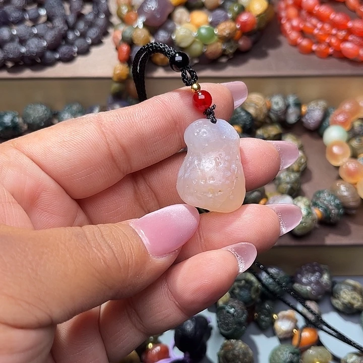 阿拉善彩玛瑙吊坠