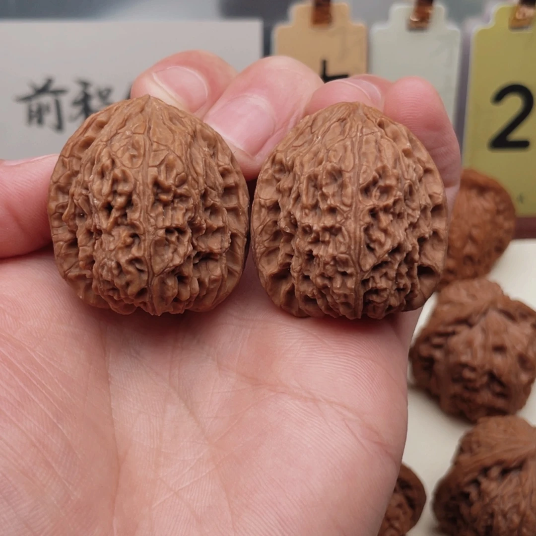 文玩核桃把件涿鹿凹底拉丝南疆石