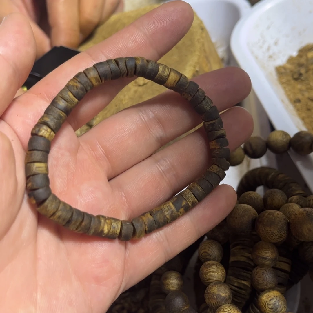 沉香沉香碎屑张勺子沉水浮0.7厚片