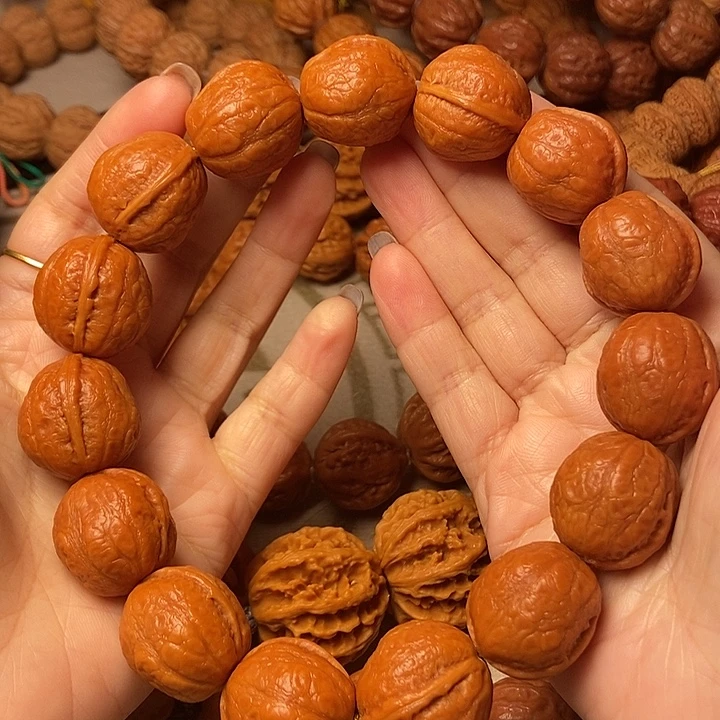 文玩核桃手串光头