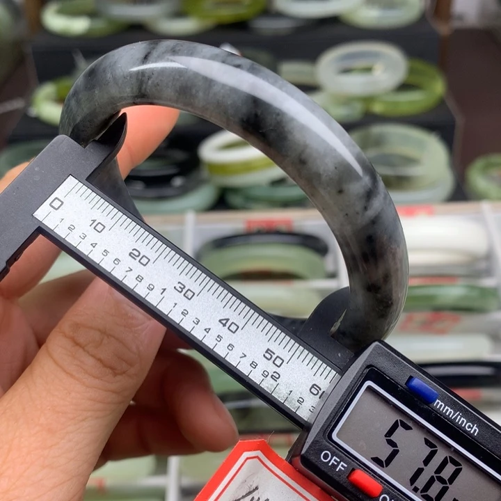 蛇纹石玉未镶嵌手镯848