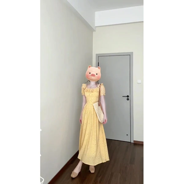约会穿搭法式温柔风黄色碎花连衣裙海边度假漂亮独特收腰气质长裙
