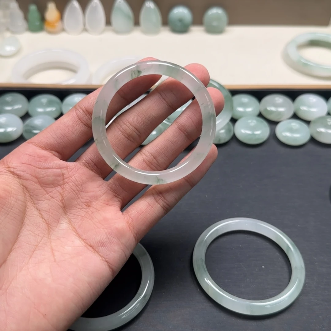 失***啊石英质玉未镶嵌手镯