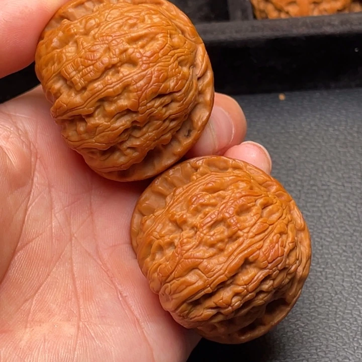 文玩核桃把件秦岭野生核桃