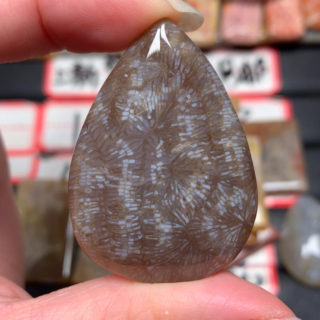 【闪购商品】未镶嵌颈饰硅化玉T***y