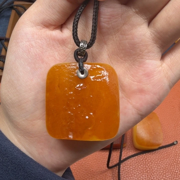 蜜蜡未镶嵌吊坠(赠链)