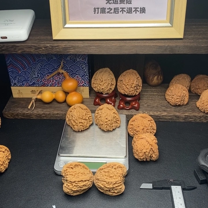 文玩核桃吊坠三角