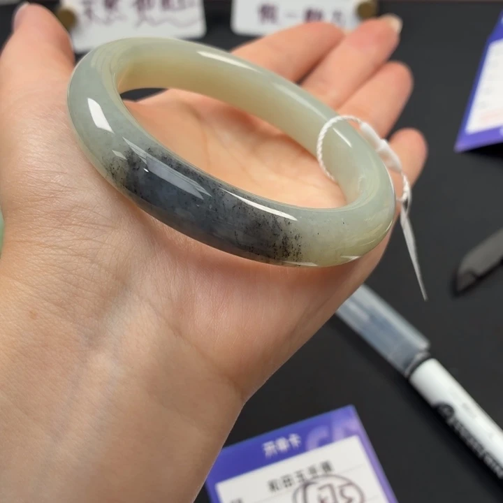 未镶嵌手镯和田玉（糖玉）