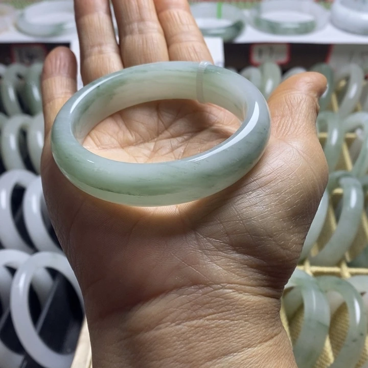 石英质玉（天山翠）未镶嵌手镯