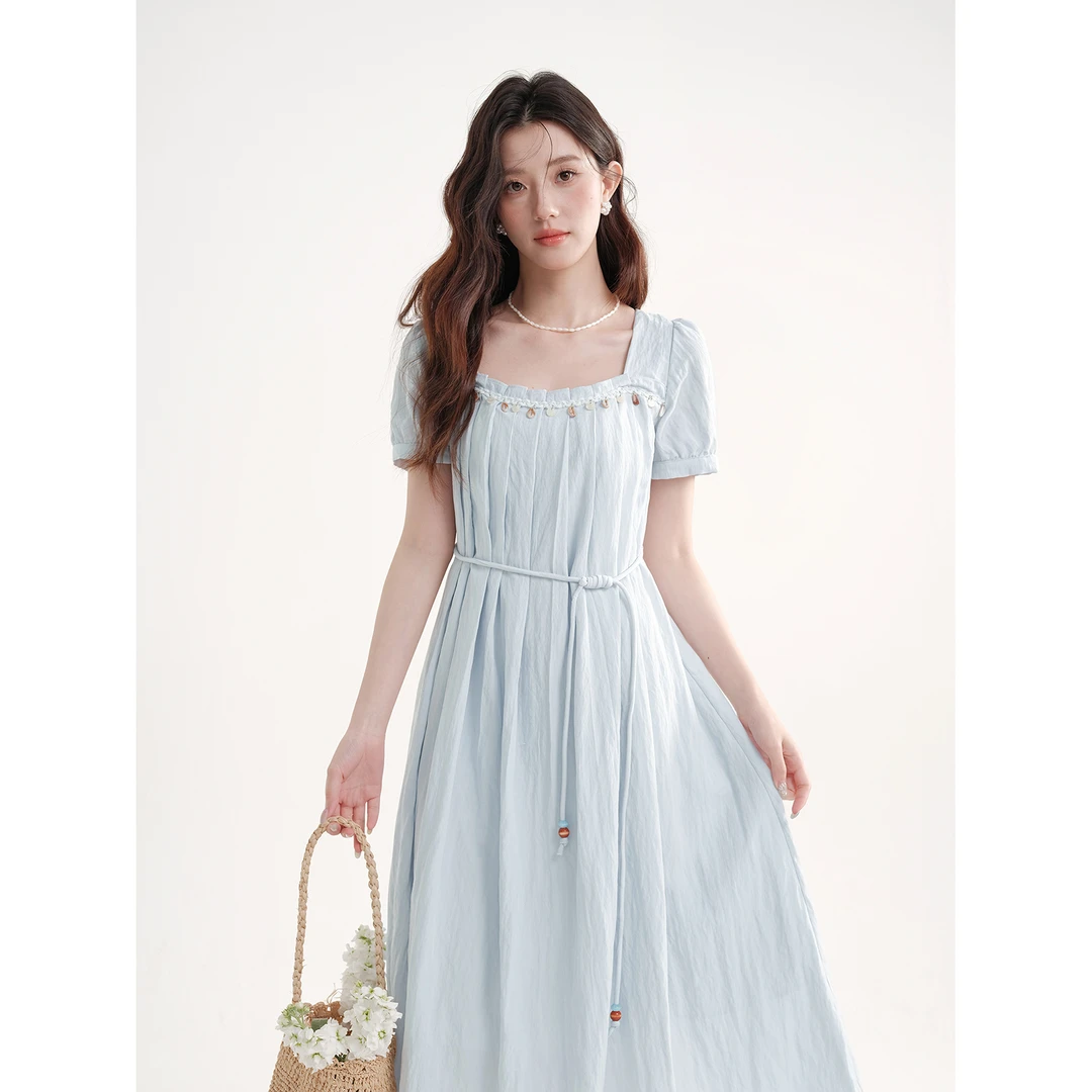 木易易 压褶贝壳方领连衣裙女夏季通勤穿搭蓝色收腰显瘦气质长裙