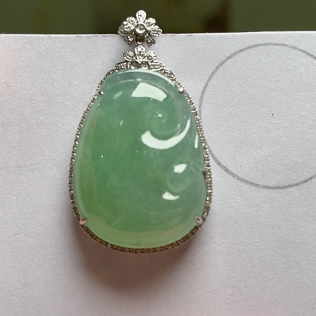 【闪购商品】吊坠(不含链)18K金镶嵌翡翠