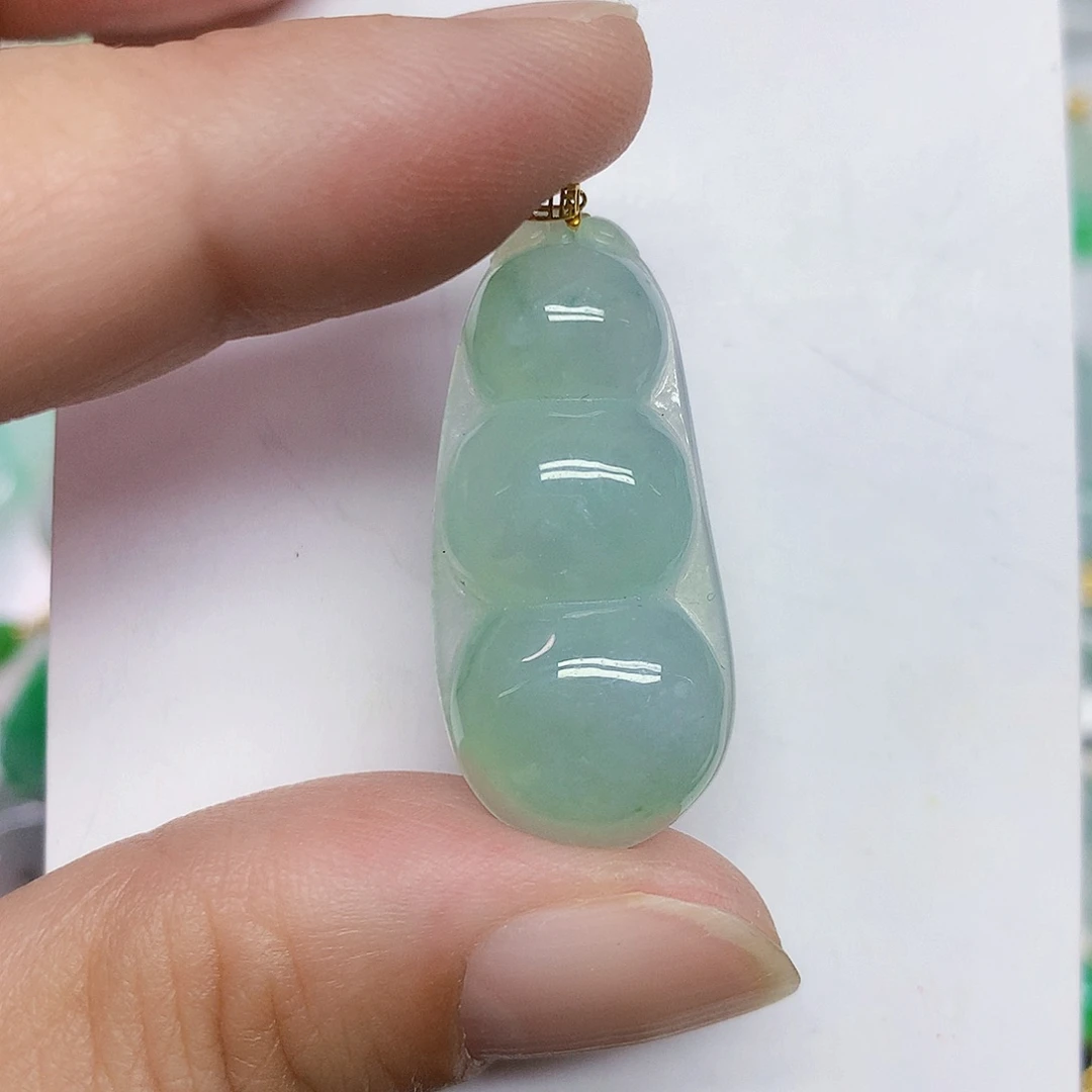 颈饰18K金镶嵌翡翠豆子