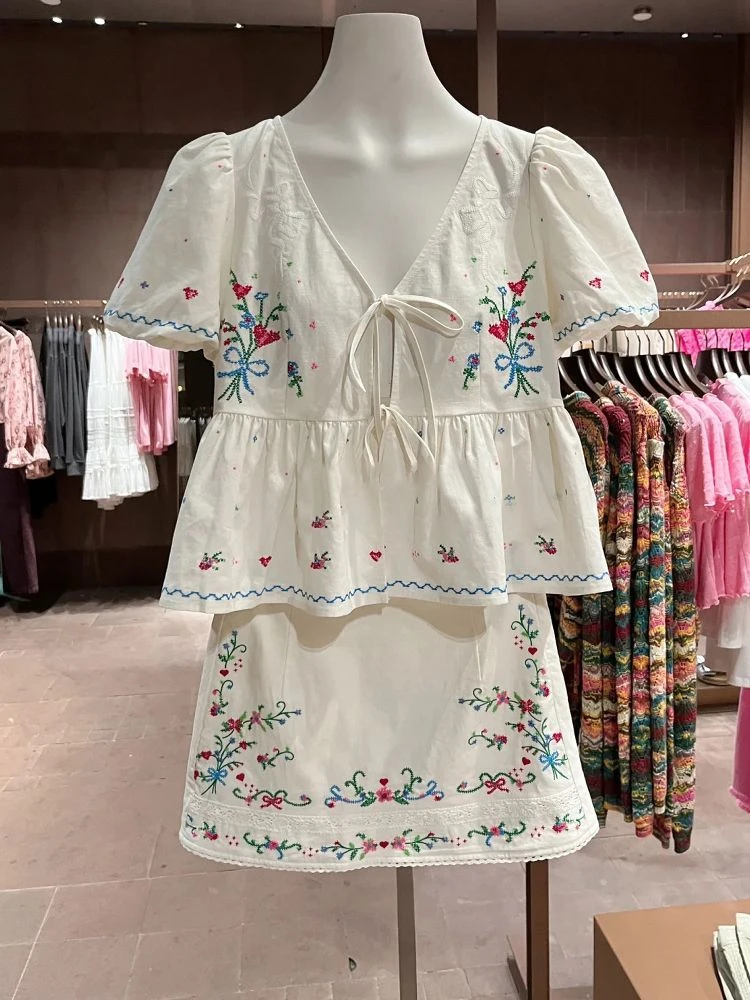 大码胖mm夏季新款女装时尚蕾丝刺绣图案短款A字半裙衬衫减龄套装