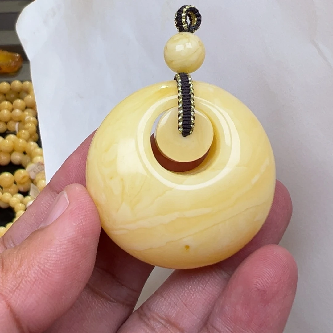 蜜蜡未镶嵌裸石22.89克