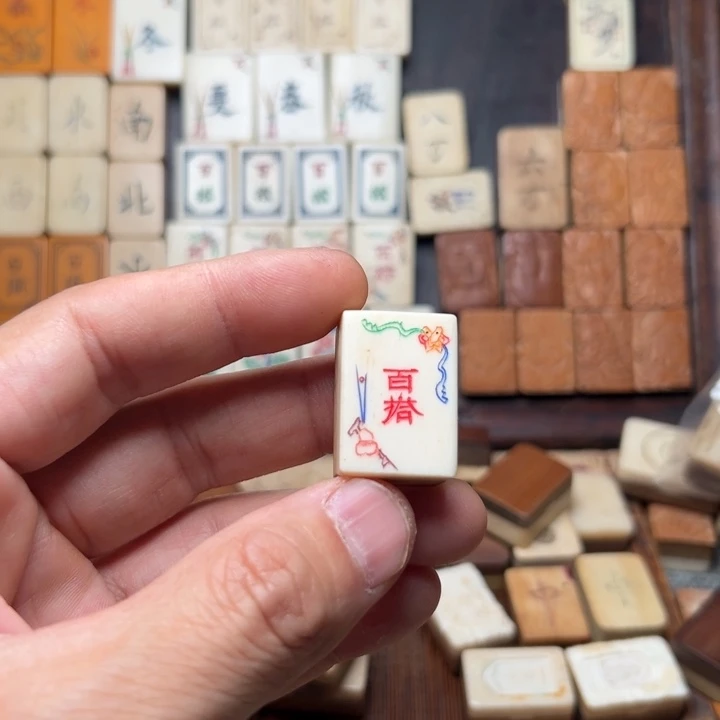 摇***曳实心竹雕刻手把件