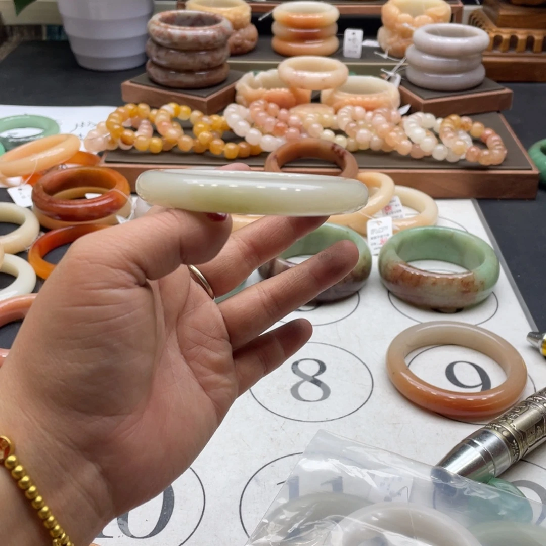 有***猫石英岩玉未镶嵌手镯