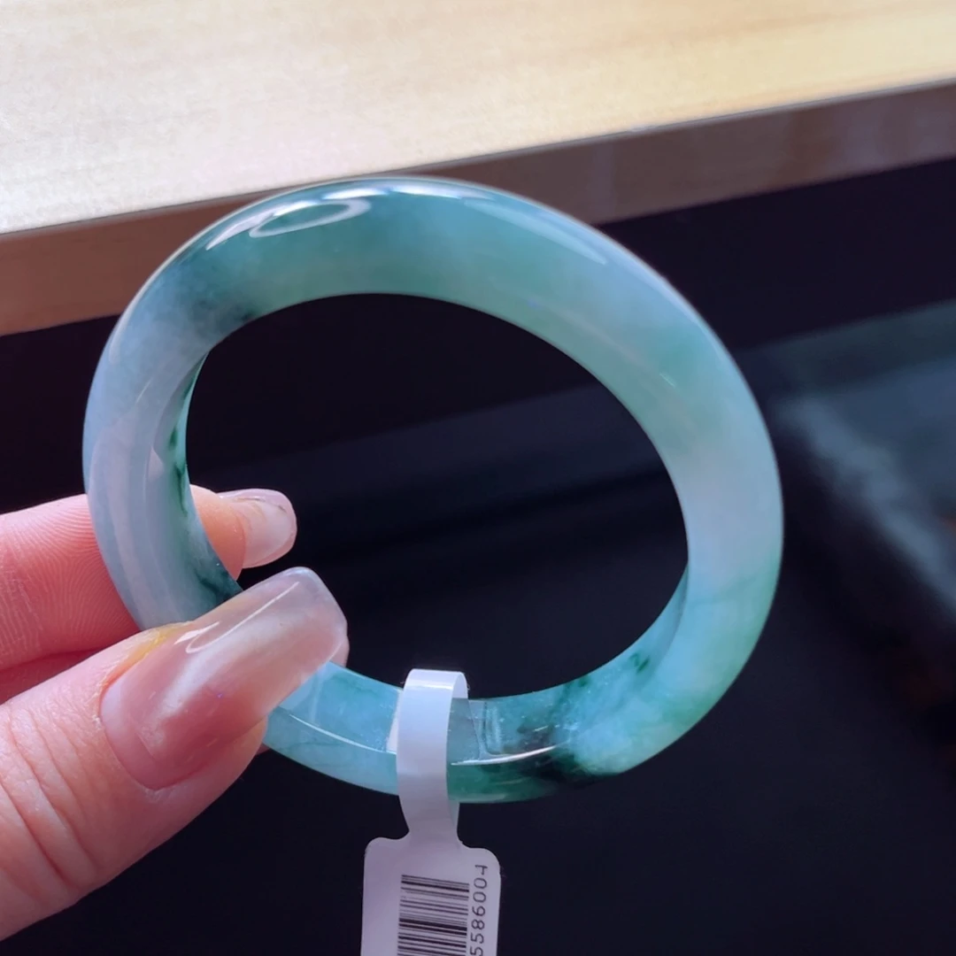 翡翠手镯未镶嵌手镯