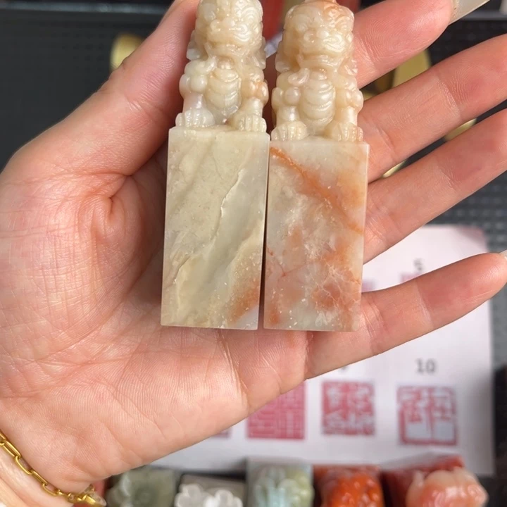 小***雨巴林石印石现场纯手工制作工艺精美