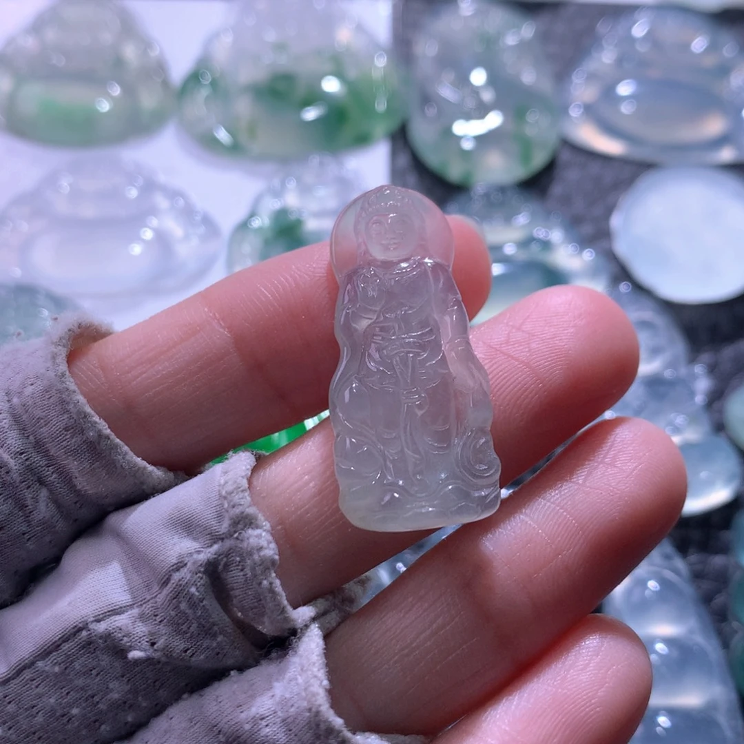 翡翠未镶嵌颈饰观音