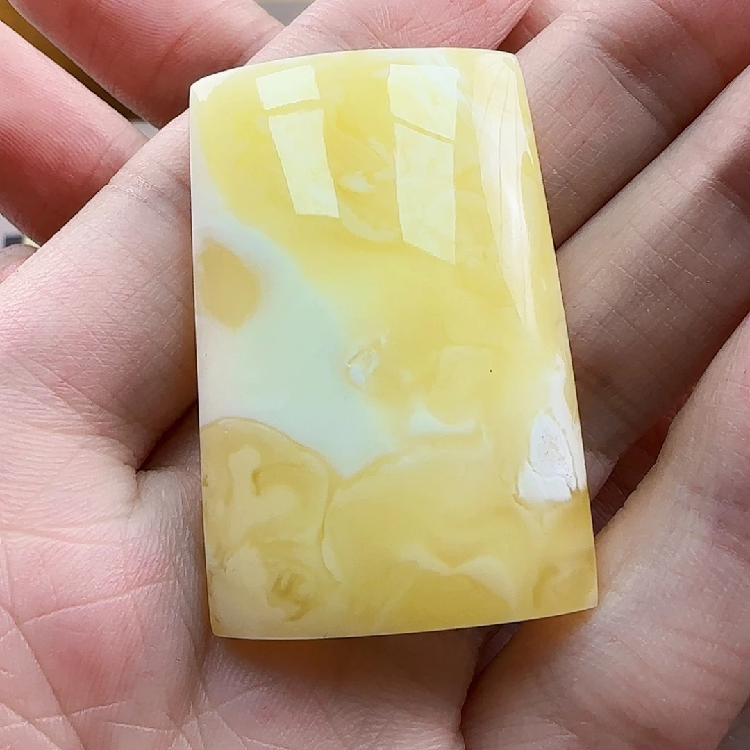 未镶嵌琥珀珠宝奇石