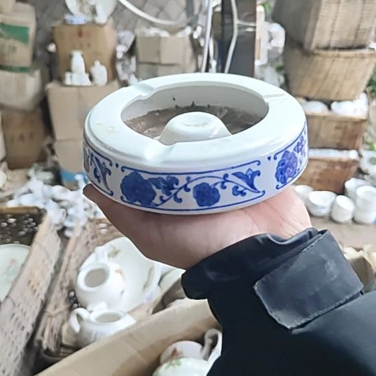 库存微瑕烟灰缸一个