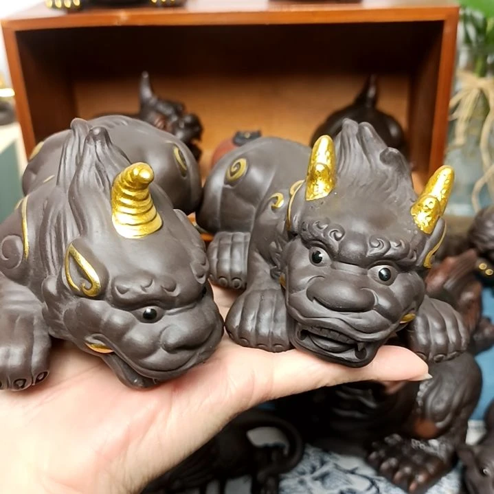 茶宠紫砂描金貔貅茶宠摆件