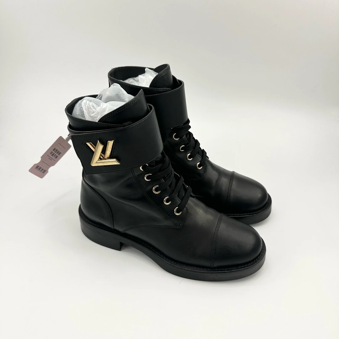 95新 LouisVuitton/路易威登 36码/金扣黑色马丁靴/TT0323