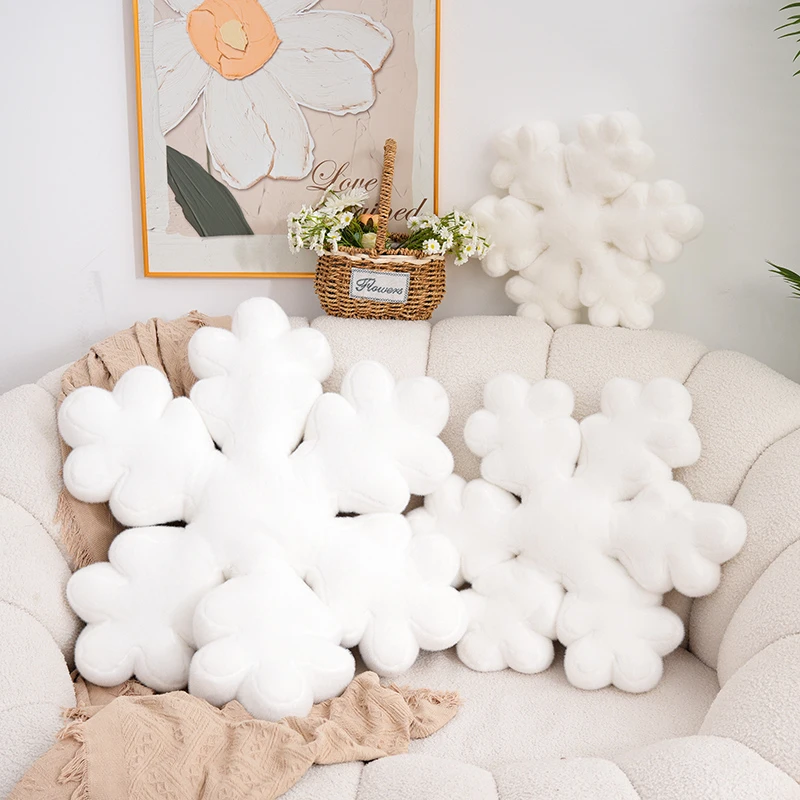 ins风仿真雪花抱枕毛绒玩具少女心飘窗异形靠垫拍照道具轻奢靠垫