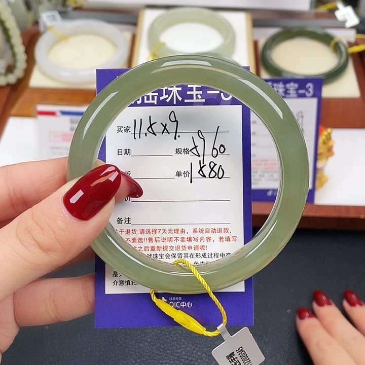 和田玉未镶嵌手镯